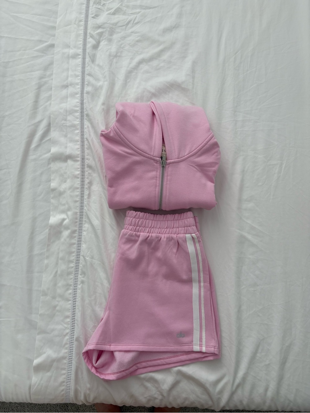 Women's Pink Athletic soft Shorts and crop jacket set brand new without tag - Picture 2 of 3